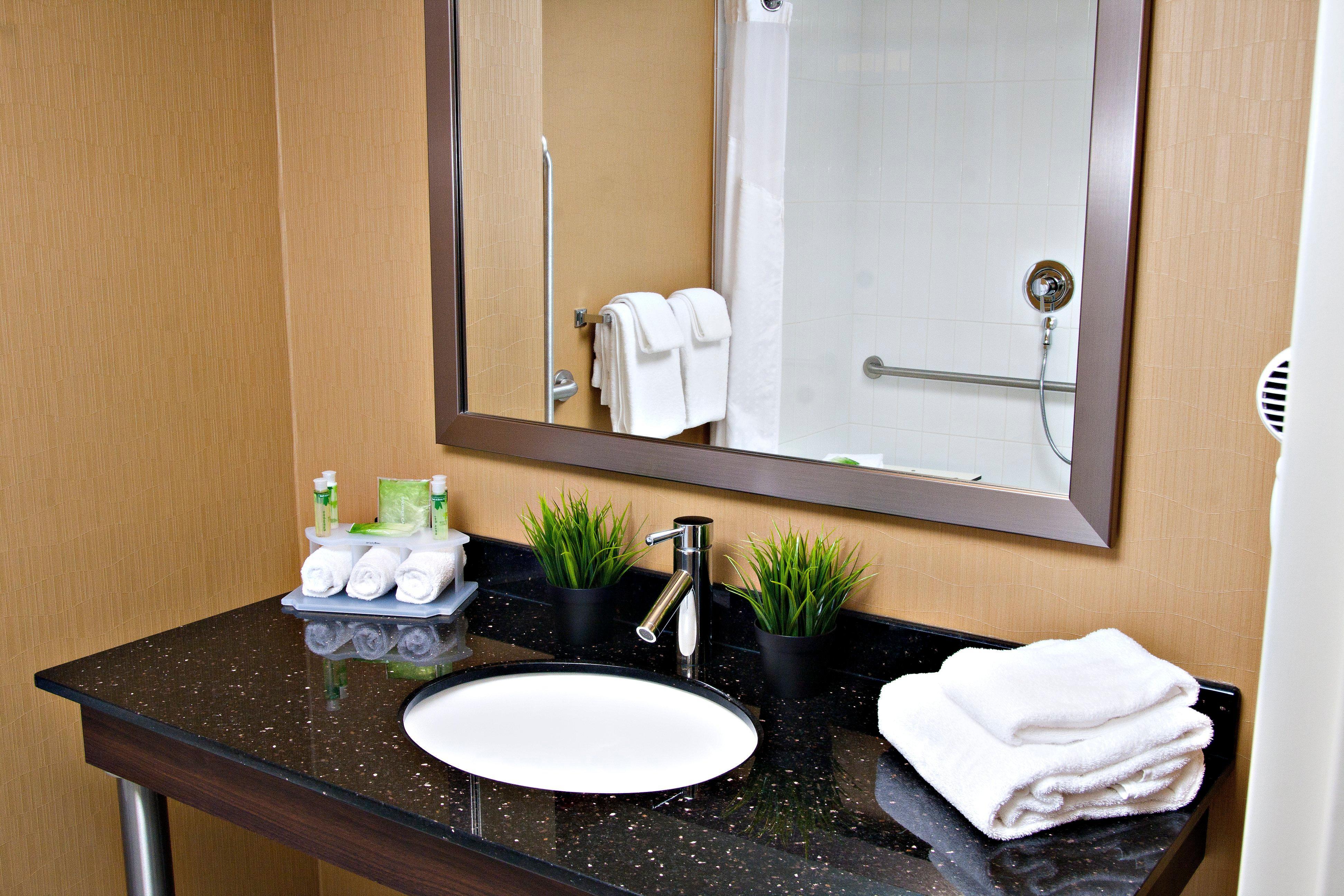 Holiday Inn Express Pembroke By Ihg Buitenkant foto